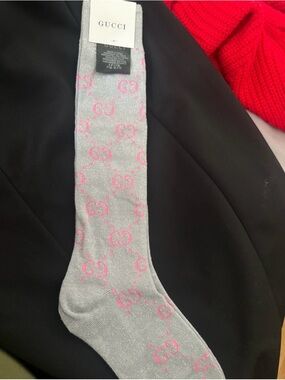 NWT GUCCI. SILVER/PINK METALLIC KNEE HIGHT SOCKS